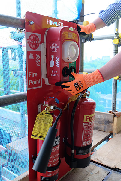 Howler scaffpost fire point with prolink and two fire extinguishers